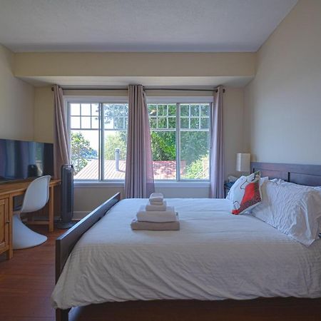 Iconic 3-Story Waterfront 'Marina House' W/ View Βίλα Gibsons Εξωτερικό φωτογραφία