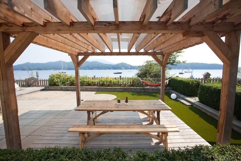 Iconic 3-Story Waterfront 'Marina House' W/ View Βίλα Gibsons Εξωτερικό φωτογραφία