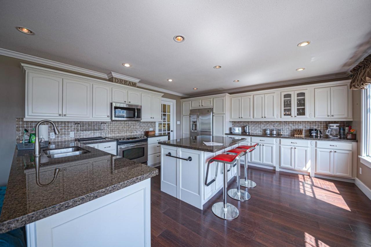 Iconic 3-Story Waterfront 'Marina House' W/ View Βίλα Gibsons Εξωτερικό φωτογραφία