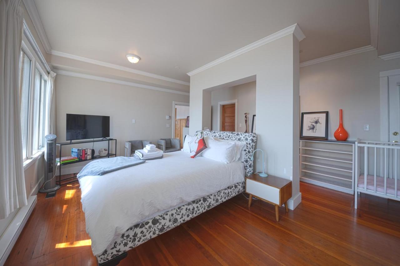 Iconic 3-Story Waterfront 'Marina House' W/ View Βίλα Gibsons Εξωτερικό φωτογραφία